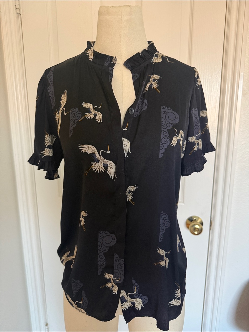 T. Tahari black printed short sleeved blouse